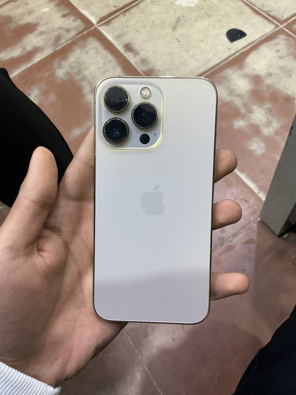 ايفون 13 برو فقط
البطارية 78 
الذاكرة 128GB 

ما مفتوح ولا مبدل بي شي نضيف العنوان مدينه الصدر (سعر 500 الف وبي مجال) رقمي *********** واتساب فقط والشخط الموجود هاي الزكه مال جهاز 💙
