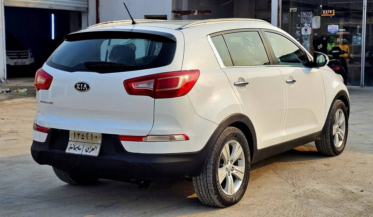 للبيع سبورتج 2011وارد خليجي محدثه2015
السونار مرفق بلمنشور 
رقم سليمانيه الاماني سنويه نافذه 
محرك 2000دوش مكفول 
كير اوتو عادي 6نمر مكفول 
موصفات السياره 
ارباكات سليمه 
سقف بنرامه 
شاشه تاب اندرويد 
كامره خلفيه دواره 
حساسات خلفيه اصل 
اشاير مري 
هيترات مري 
بجم زنون 
ليدات نيكل 
ويل كب اكروم 
نضام ايكو مكثف بانزين 
مري شفط
وباقي الموصفات معروفه 
حداديه مسويه جديده 
السياره عليه منضومت غاز جديده ضمان سنتين
السياره جاهزه من كلشي ماناقصه اي شي 
مكان السياره بابل 
السعر 128
***********
