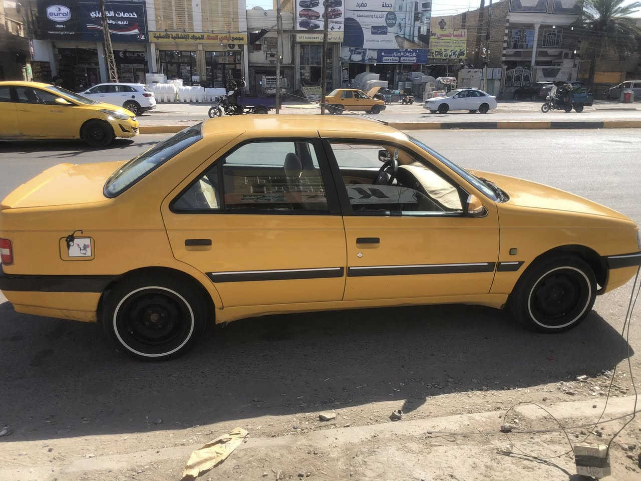 السلام عليكم بيجو لميس ٢٠١٥ كير مكينه تبريد خير من الله سياره حلو وغرفه حلوه بسمي السياره هيئه وغرامات مصفره بيه ضربه بجاملغ الخلفي مكاني مدينه الصدر سعره ٣٨ وبيه مجال ***********
