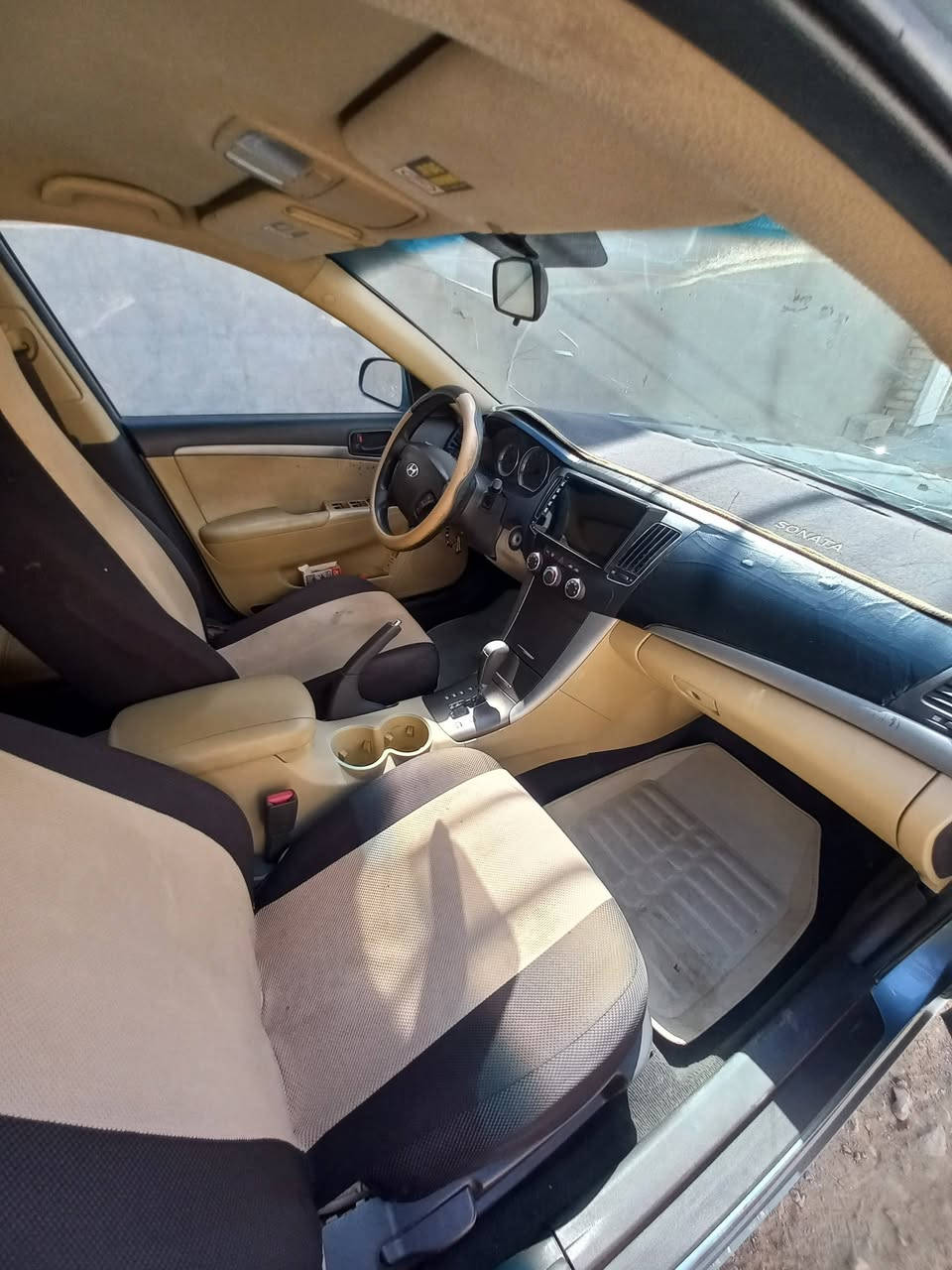 سلام عليكم ورحمة الله 
سوناتا2010 بنزين
ادوات ادوات ادوات 
كصه جنطة
فول مواصفات عدا الفتحه
مكينه 2400
تبريد+تدفئه 
حساس خلفي 
شاشه كبير 
المكان واسط
السعر 43 ورقه
***********
