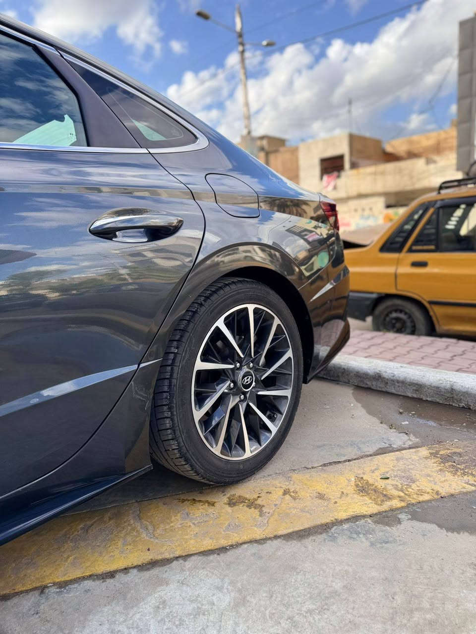 بسم الله الرحمن الرحيم

 سوناتا مديل 2022 وارد أمريكي  اعلئ فئه لمدد 
محرك 1،600 تيربو
✨ المواصفات فول 
 بصمة ( ابواب + صندوق ) 
🟥 تشغيل عن بعد 
🟥تحكم ريموند 
🟥 شاشة جبيرة ( كار بلي + اندرويد )
🟥 واير ليس شحن 
🟥مثبت سرعة 
🟥قيادة ذاتية 
🟥تحديد مسار 
🟥 رادار امامي 
🟥رادار جانبي 
🟥رادار خلفي 
🟥توقف ذاتي عند الخطر 
🟥كامرا دوارة 360
🟥مثبت ستيرن 
🟥سايد بريك بصمة 
🟥مودات قيادة ( نورمال - سبورت - سبورت بلاص - كوستم)
🟥كشنات تدفئة 
🟥 بانوراما 
🟥تبريد بيانو 
🟥تبريد قطعتين 
🟥لدات بلادية بالدشبول 
🟥كيجات بالعداد تظهرلك قراءة (حماوة الدهن - التيربو - العزم)
🟥كيجات دجتال تتغير ويا كل مود مثل ماموضح بالصورة
🟥 شفتات ستيرن 
🟥نظام سماعات BOSE اقوى انظمة سماعات
🟥جامات اوتو
🟥اوتو هولد
🟥كشنات جلد
🟥محرك 1،600 توربو 
🟥لدات امامي خلفي 
🟥تخم تاير جديد 
🟥سبير مال شركه جديد بمعنى الكلمة حتئ ماء الراديتر بعده مال شركه 
🟥السياره بدون نقص برغي واحد 
🟥وبعد هواي مواصفات بيهه
🟥 عنوان بغداد
🟥 السعر ١٧٧ 
ضرر السيارة حادث وبنيد 
سيارة بسمي  رقم  اربيل مميز 
التواصل يتوفر واتساب 
*********** بغداد, العراق
