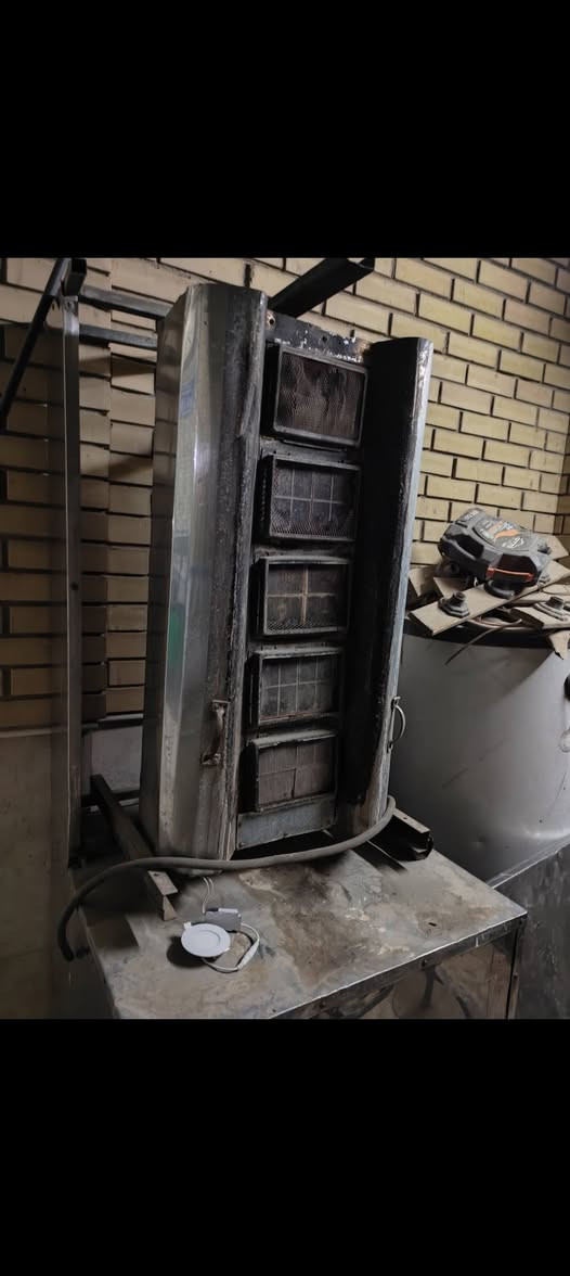 كشك مترين ونص مربع وفرن بيتزا ميز سل ستيل مترين في ٨٠ مشواية كص خمس عيون
بغداد مدينة الصدر للاستفسار اكثر الاتصال على الرقم 
***********
