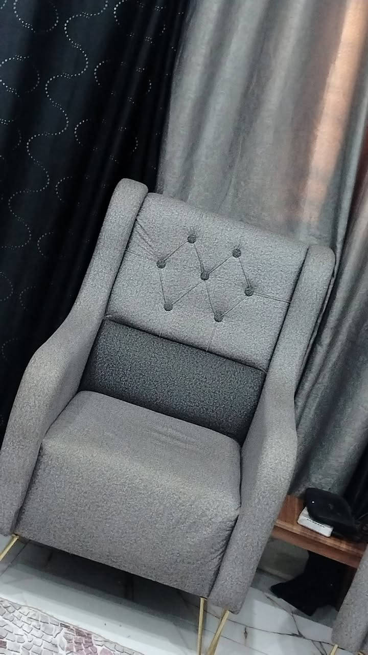 تخم ٧ مقاعد نضيف جدا مابي اي ضرر سعر ٢٥٠ وبي مجال بوفيه جديده سعرها ١٠٠ وبيها مجال الدوره
***********
