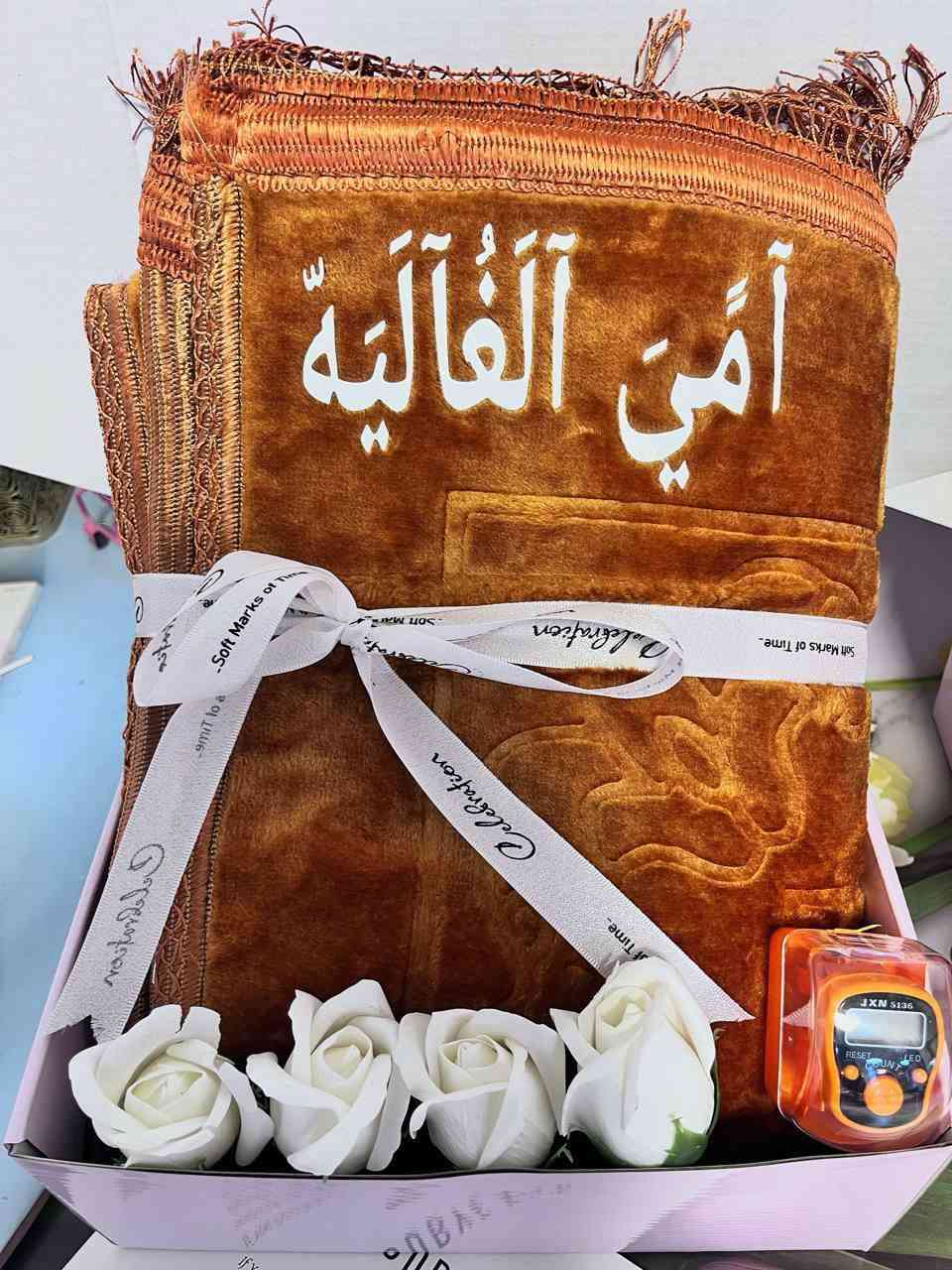 🎁✨ بمناسبة عيد الأضحى ✨🎁

لأن أمي تستاهل كل الحب والدلال 💖  
جبنالكم سجادة صلاة فخمة وناعمة 🌙  
مع مسبحة إلكترونية أنيقة 📿  
هدية راقية تفرح قلبها وتبقى ذكرى حلوة 🥹💝  

ألوان مميزة وجودة عالية 👌  
ناعمة ومريحة بالصلاة 🤲  
ومرتبة داخل بوكس هدية 
متوفر الطباعة حسب الطلب على السجادات 🙈

اجمل بوكس لأجمل الأحبة 
♥️♥️♥️♥️♥️♥️♥️♥️♥️♥️

نطبع أسم . حرف . رسم . شعار . أو أي شي أخر . ❤️

الطباعة متوفرة على جميع الملابس والسجادات والمحافظ✔️

سعر البوكس  ٢٠ الف

🚘يوجد خدمة توصيل لجميع محافظات العراق ٤ الاف🚘


**إذا كنت صاحب هذا الإعلان وتريد حذفه لأي سبب، رجاءا أرسل رسالة إلى الدعم الفني**