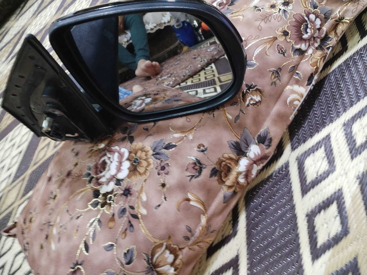 السلام عليكم عندي غراض مال سياره للبيع الشراي يتصل مامتوجد عل فيس  ***********
