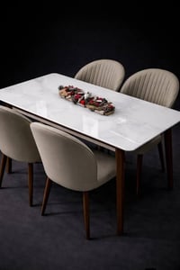 طاولة طعام مرمر • ٤ كراسي جلد • أرجل حديد صبغ حراري