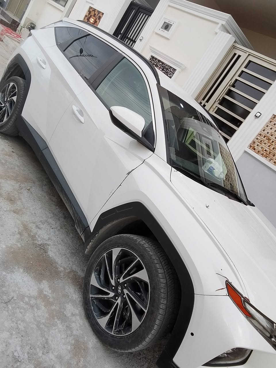 توسان 24 وارد ماشي 5الاف
فول عدا الفتحه محرك 2500 فور ويل 
كفاله من اصبغ والتبديل بدون رقم 
سعر مناسب 175
***********
