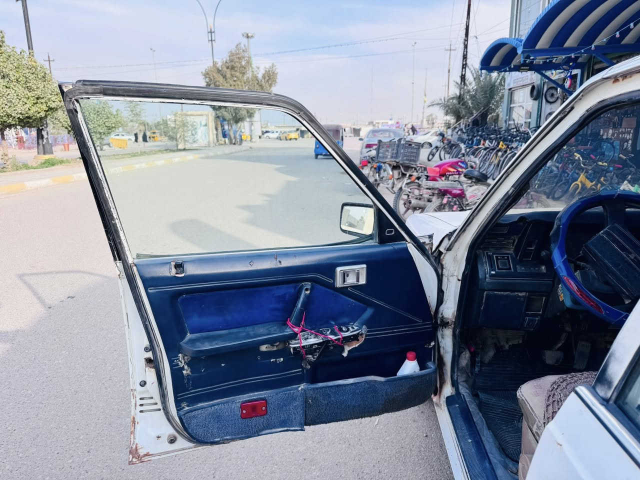 سوبر ٨٥ مكينه٢٥٠٠ بيها صوت اول ماشتغل الكير جديد 
رقم كربلاء نكليزي باسمي 
غرفتها نضيفه عضمتها موضح بالصور وتجي تشوف بعينك
السعر ٣٠  
المكان ذي قار /النصر /للاستفسار  ***********
