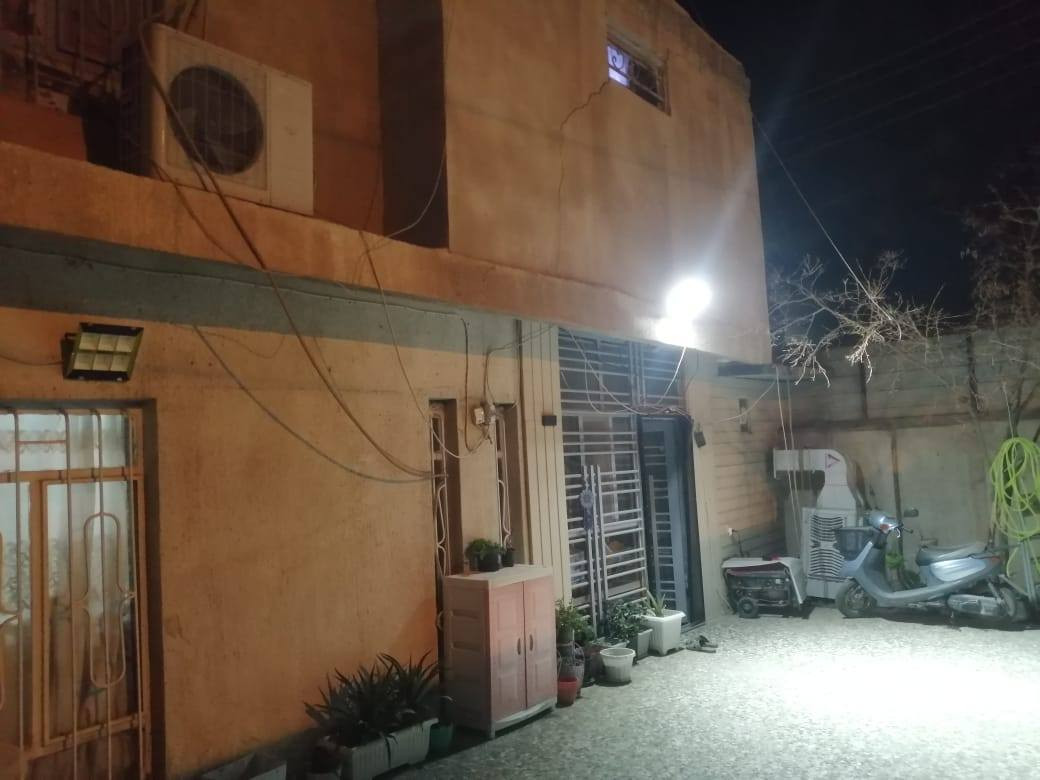 فرصه استثماريه بيت 200 ركن كربلاء سيف سعد مقابل ملعب الشرطه فول خدمات.. البيت يصلح إلى معهد او بنايه تجاريه .... البيت مكون من 3 غرف نوم طابق ثاني مع صحيات.... والارضي غرفه مع استقبال وصاله مع مطبخ... مع صحيات
للاستفسار الاتصال على الرقم ***********
