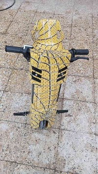 سكوتر شحن جديد شغال للبيع السعر ٩٠ وبي مجال بسيط والبايسكل للبيع سعر ٥...