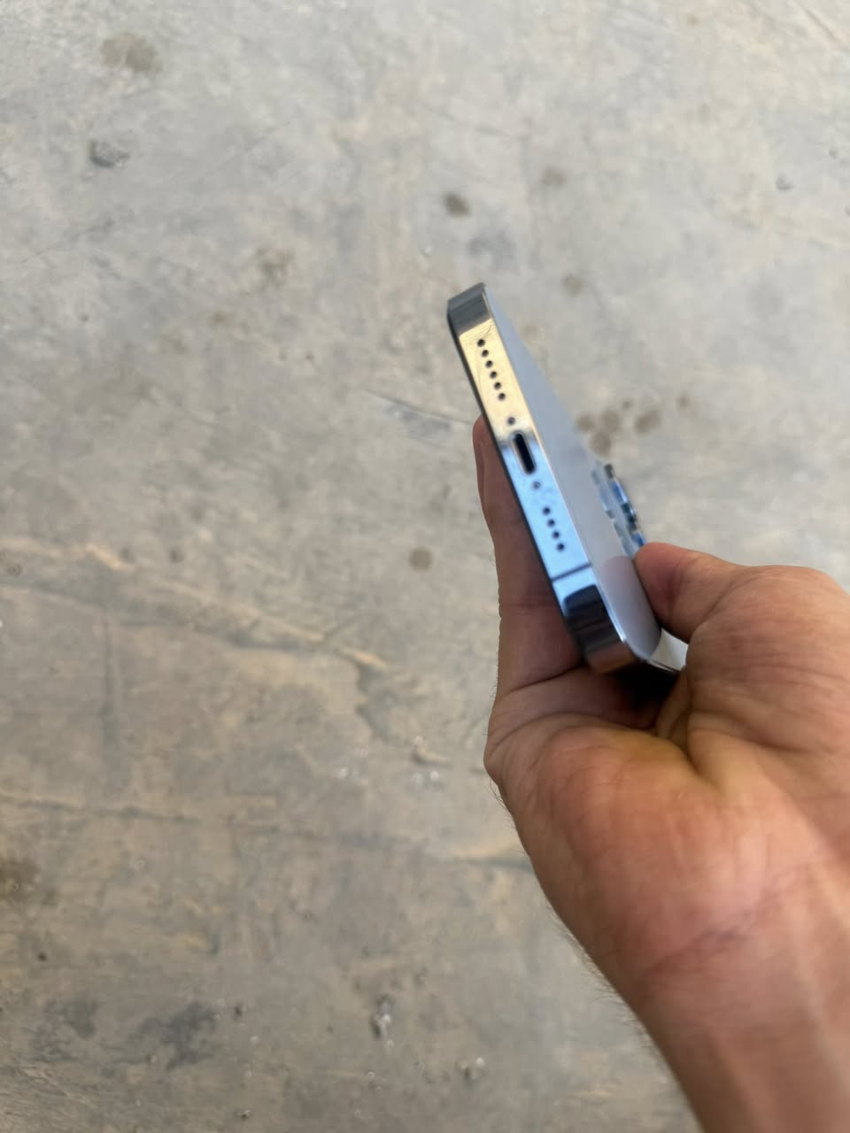 ايفون 13 برو ماكس ذاكره 256 مستبدل بطاريه وكاله تقره 100
ول كامره العدسه الوسعه توقفت بلتحديث كله شغال مابي اي
مشكله شرق اوسط لون بحري  جهاز نضيف 100 100
السعر 590 بي مجال بسيط مكاني بغداد 
رقم ***********
