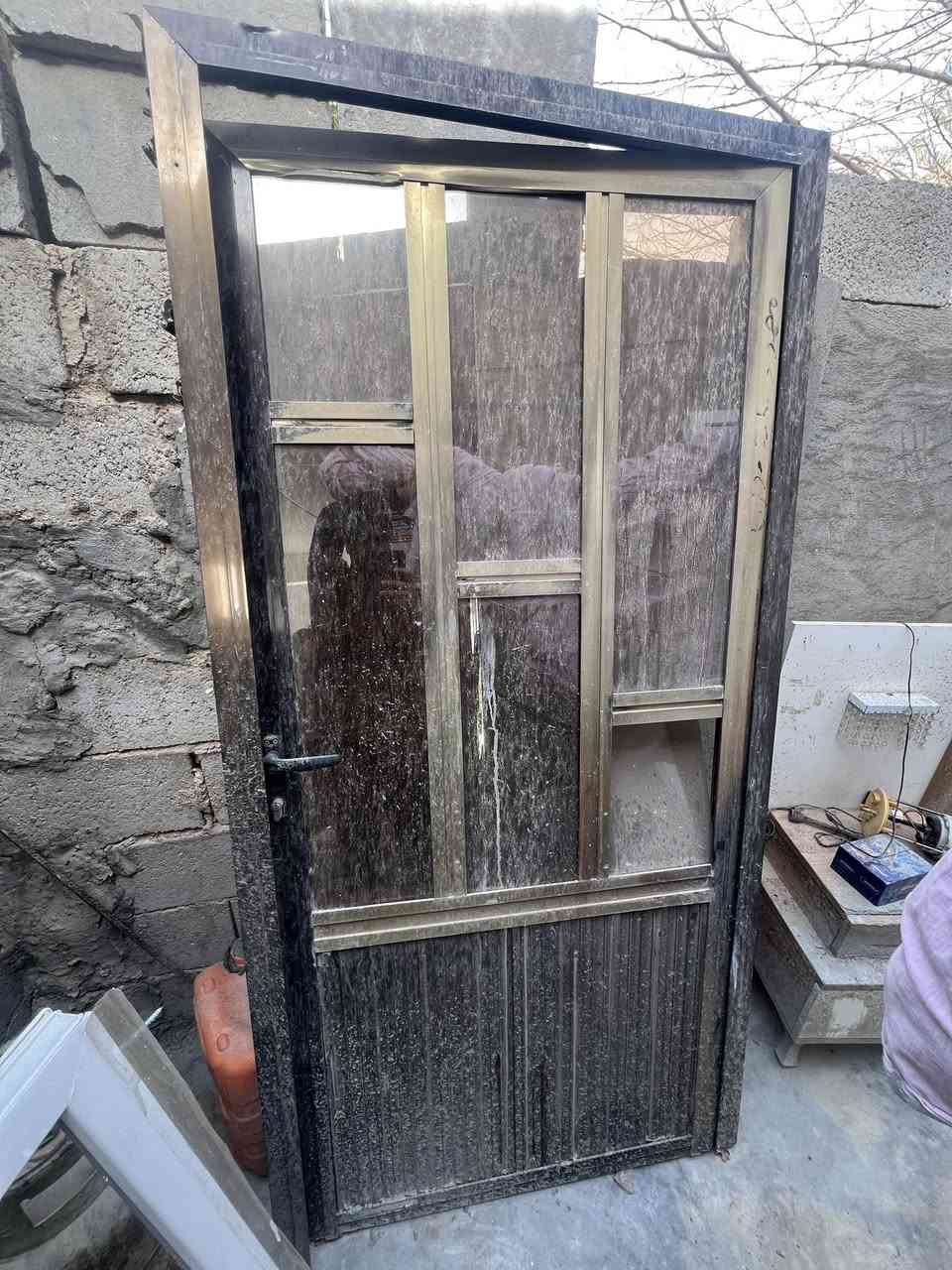 سلام عليكم عندي ابواب ثنين للبيع المنيوم pvc وعندي 87 بلوكة للبيع موقعي الرمادي الصوفية الابواب سعرهم ثنيهم 120  
البلوك سعره 40  
***********
