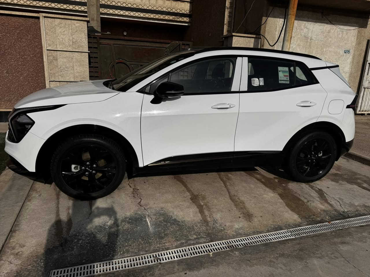 السلام عليكم 
سبورتج 2025 بلاك ادشن
السيارة وكالة
 ممشاها 14 الف 
داخلها زيتوني فول مواصفات
هاند بريك دكمة 
كشنات كهرباء
صندوك كهرباء
السيارة مكفولة من الدعامية للدعامية
سعر السيارة 250 وبيها مجال بسيط للطيبين
للتواصل ***********
