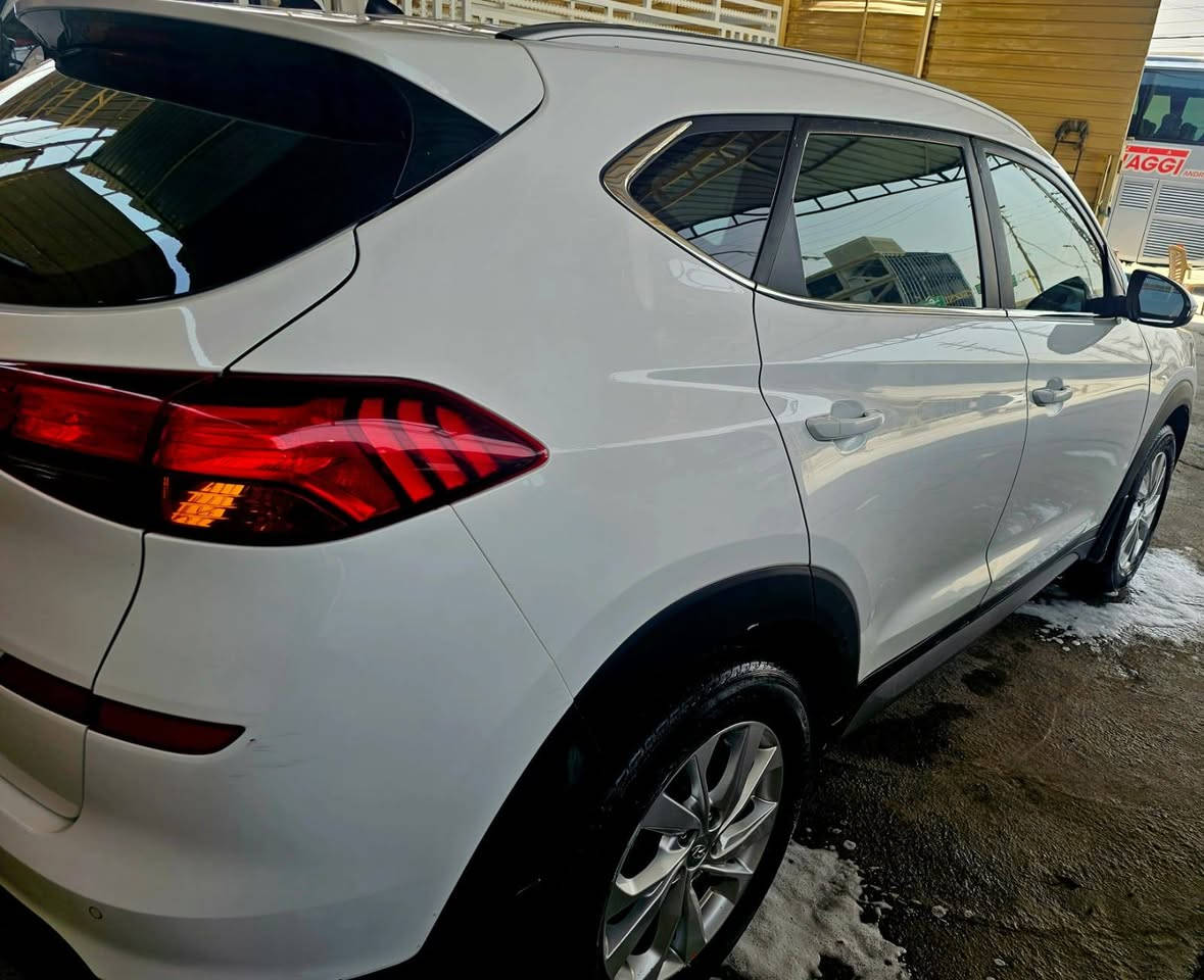 السلام عليكم توكسان جيكي م20 مكينه كير حداديه كفاله تبريد سياره مواصفات عاديه شاشه مري شفط تحكمات بيه تبديل دعاميه وجاملغ صفحه السايق وبيها بارد بل بيبان ماشر عليهن شي قليل  وتكحيل فقط رقم اربيل تريد وكاله تريد تحويل  السعر ١٧٠ وبيه مجال بصيط لاستفسار *********** او مراوس حسب القناعه مكاني حله
