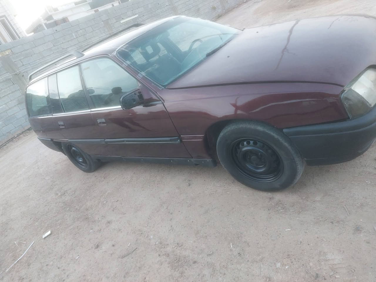 السلام عليكم اخوان السياره للبيع فقط السعر ٢٥وبي مجال العنوان الفلوجه الصقلاويه موديل 90محرك 2400صبغ عام شواصي مكفوله رقم هاتف ***********
