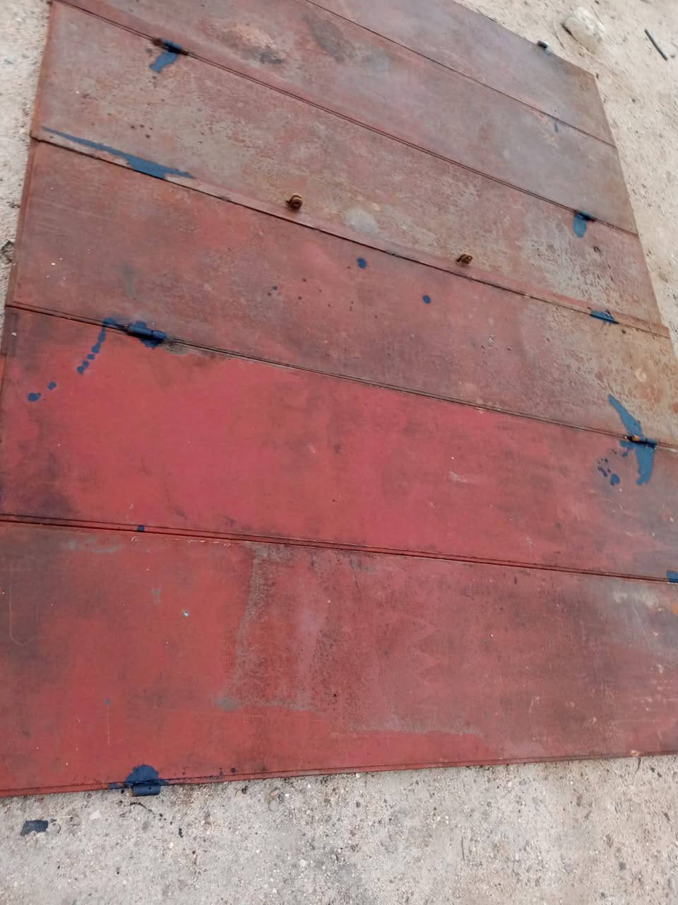 مكلف بالنشر هذا رقم راعيه ‏‪***********‬‏ باب محل عرضة مترين و80 وارتفاع مترين و30 نقصة چرچوبة حديد ثقيل مكانه سفوان
