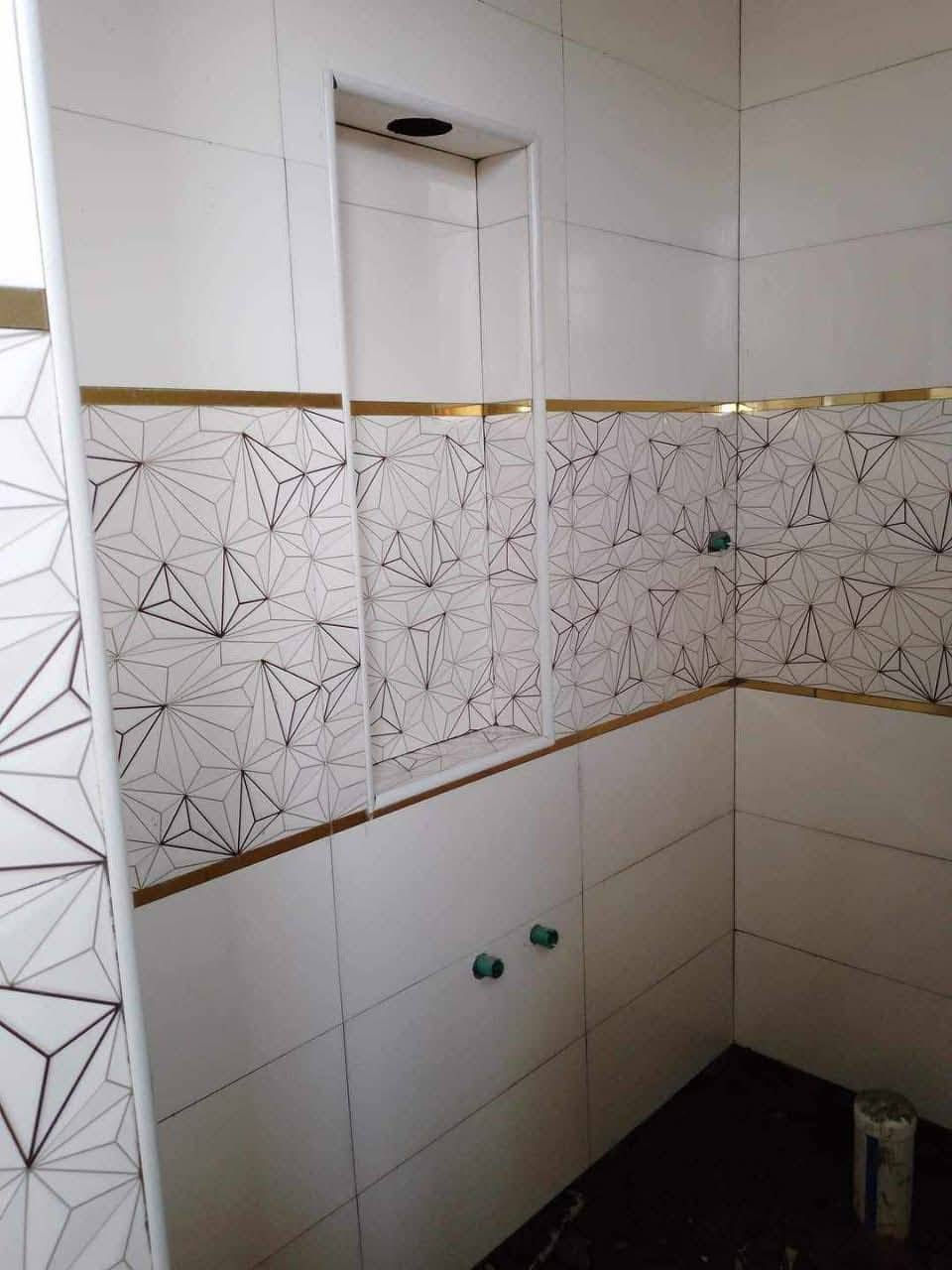 السلام عليكم خلفة سيراميك ارضي جداري شغل درجه اولى متفرغ حاليا ***********
