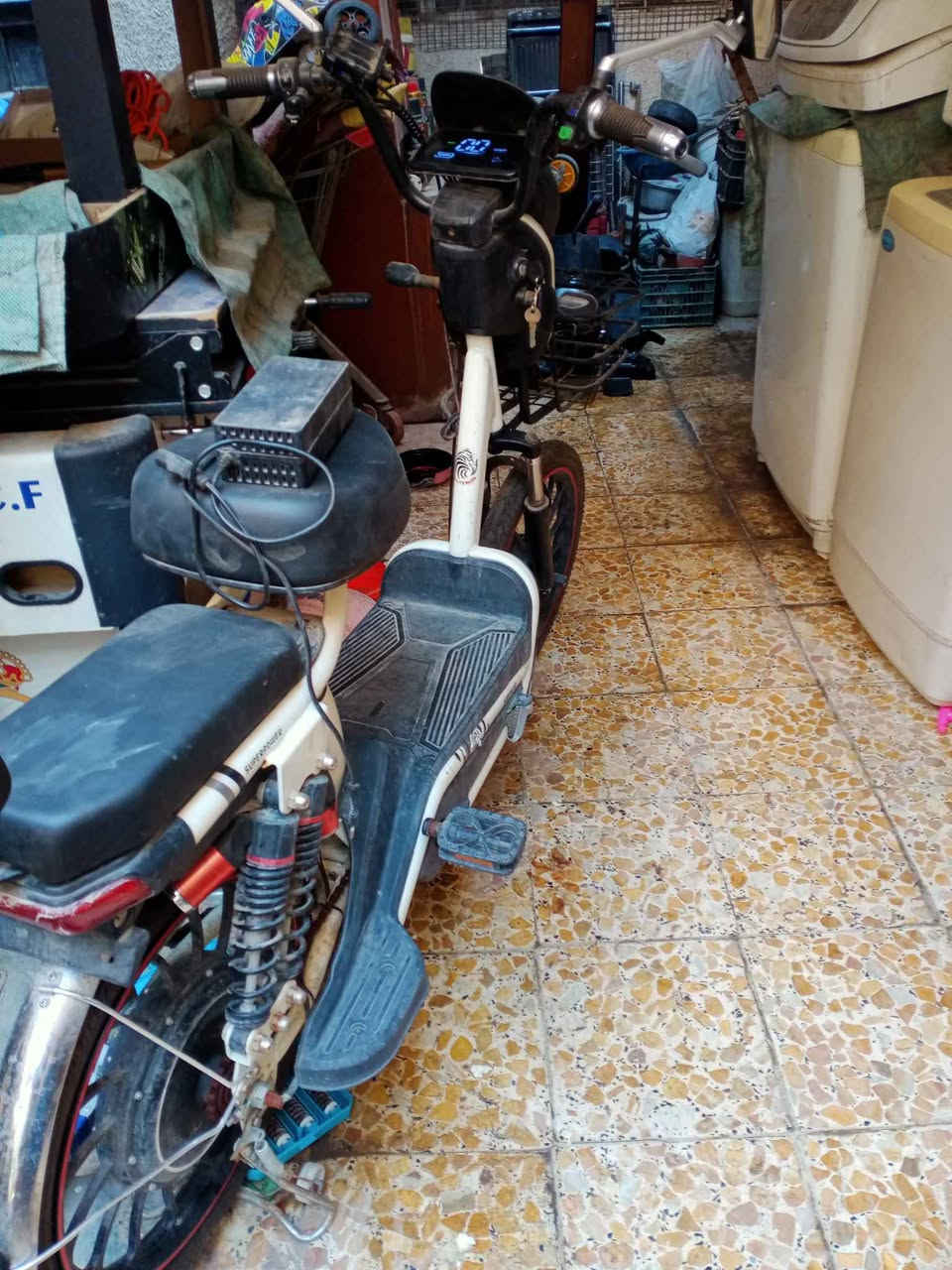 دراجه شحن ست بطاريات مع الشاحنة وسويج ريموت كنترول شغاله وبلاديه على الشركة 
*********** بغداد, العراق
