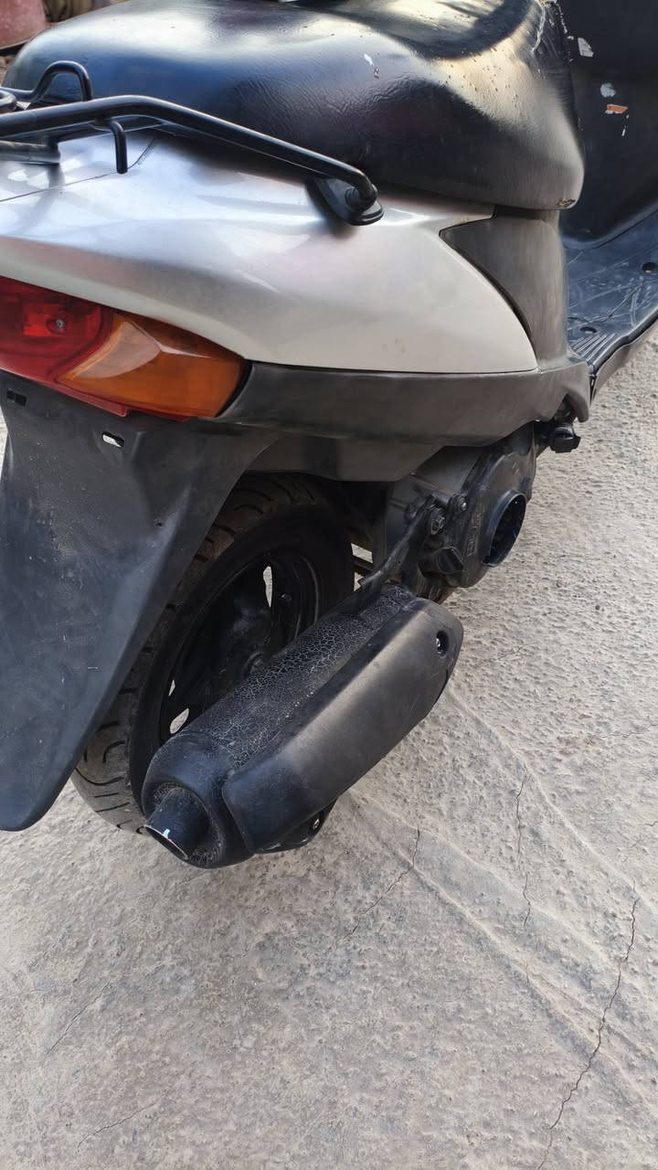 سلام عليكم دراجه للبيع ادرس دراجه شوفت عينك وحله من الصوره محرك بلادي مامفتوح ولا مجفت ولا تنقيص ولا تبخير دراجه خير من الله بشرط شلعه معدل بشرط اطارح ويا لماكس 140 سعر الدراجه 450 وبيه مجال بصيط وراق كامله مكان تاجي طارميه *********** ***********
