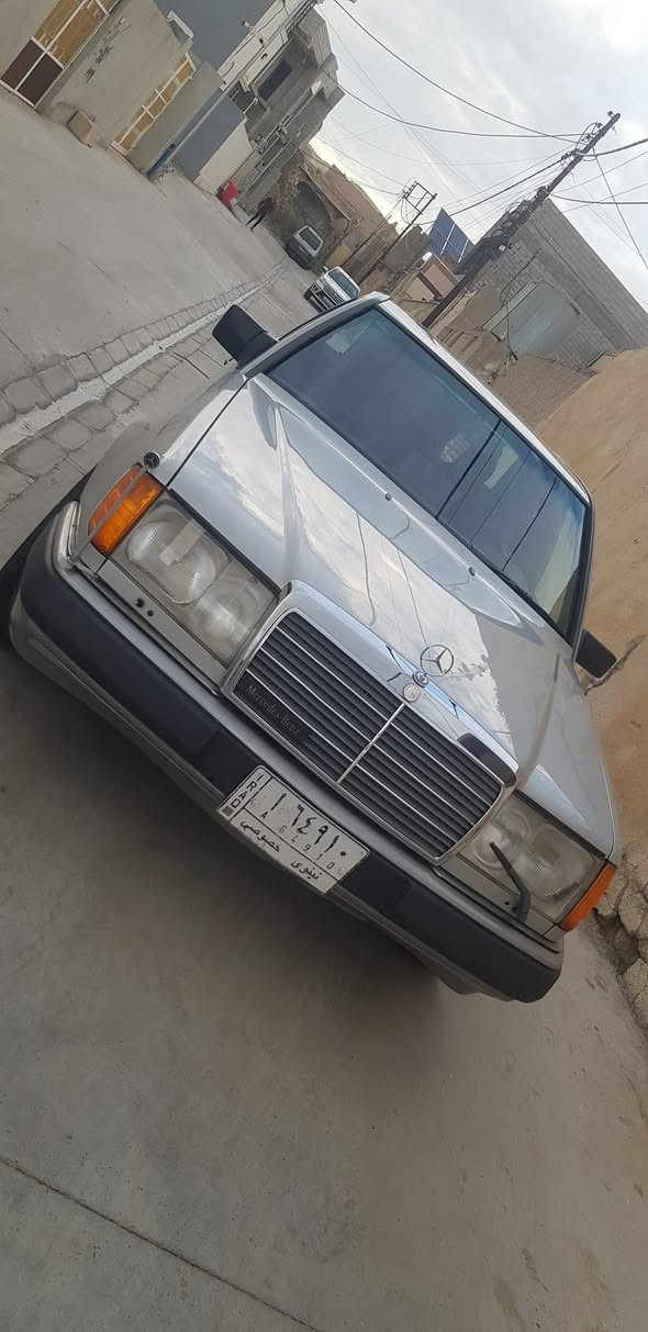 سلام عليكم مارسدس موديل 1992  /SE 300
فول موصفات اربع جام كهرباء / سلايت فتحه طكتين 

كشنات جلد / تحكم كهرباء ￼

بلاديه سياره / مصبوغه جماليه فقط 

كير ومكينه بشرط

محرك محور ٣٠٠٠ بطة 

تخم تاير جديد

عالي ناصي زينون 
 كهربائيات كله بشرط 

اريل شغال ويه سويج 

شلعه ومعدل خير من الله 

مكان سياره موصل .. بعشيقة 

سعر ٧٣ وبي مجال  

رقم هاتف ***********
