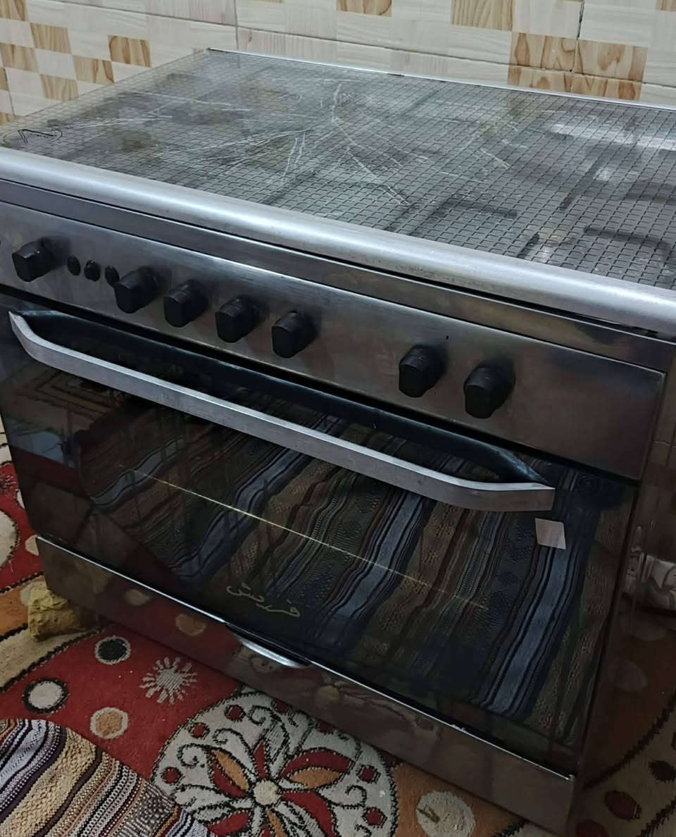 طباخ مصري فرش على الفحص مشروووط كدامكم نضافته وشغله
مكاني ناحية الصلاحيه شارع الجامع والسعر 175
***********
