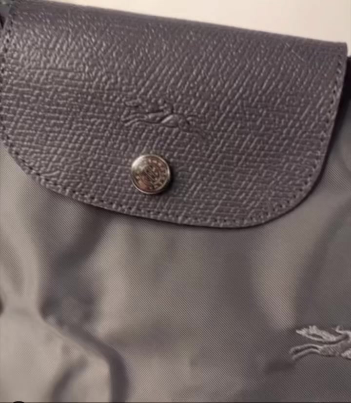 حقيبه اصليه مختمه صنع بفرنسا مع الغلاف كامله بسعر 25 مع التوصيل


**إذا كنت صاحب هذا الإعلان وتريد حذفه لأي سبب، رجاءا أرسل رسالة إلى الدعم الفني**