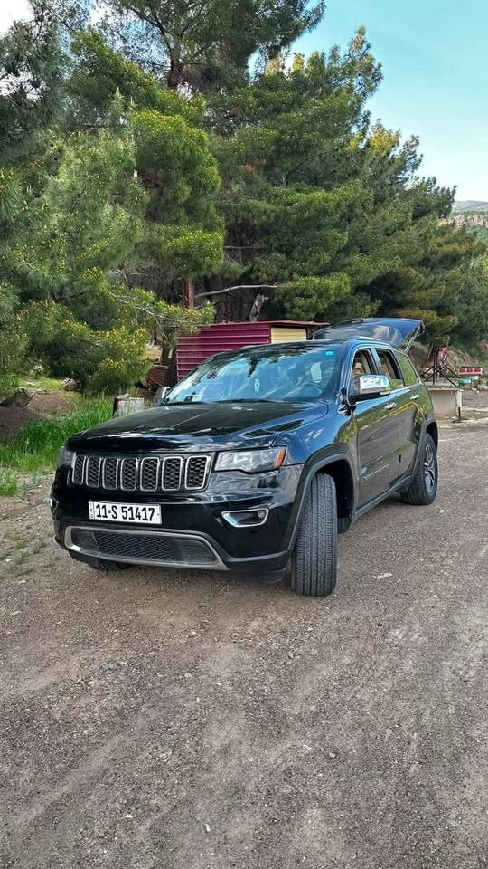 🚗 جيب جراند شيروكي Limited 2021
🌏 وارد أمريكي
🔺مواصفات السيارة
▪️ محرك 3600 V6
▪️ تشغيل عن بعد
▪️ بصمة تشغيل وبصمة أبواب
▪️ فتحة سقف
▪️ جنطة كهربائية
▪️ كاميرا 360 درجة
▪️ رادارات أمامية وخلفية
▪️ رادار النقطة العمياء
▪️ حساسات أمامية وخلفية
▪️ توقف ذاتي
▪️ اAUTO HOLD
▪️ أنظمة قيادة
▪️ إشارات بالمرايا
▪️ كشنات جلد كهربائية
▪️ كشنات ميموري
▪️ تدفئة للمقاعد الأمامية
▪️ تدفئة للستيرن
▪️ شاشة 8 إنج
▪️ شاشة ديجتال للعدادات
▪️ إضاءة داخلية
▪️ الدشبورد مطعم صاج + صحراوي
🔺 معلومات السيارة
▪️ رقم بغداد
▪️ ماشية 41 ألف ميل
▪️ دخول السيارة سنة 2023
▪️ السنوية جديدة
🛠️ الضرر
▪️ جاملغ
▪️ بونيد سطحي
▪️ الشاصي والغاط والدواخل مكفولة  حسب السونار
▪️ الكير والمحرك والصدر والتبريد مكفولات
📍 مكان السيارة
▪️ بغداد - جسر ديالى القديم أو الكرادة
📱 رقم صاحب السيارة
***********
💥 لمعرفة السعر اترك أي تعليق داخل المنشور، سيصلك رد فوري بالسعر على الخاص
ـــــــــــــــــــــــــــــــــــــــــــــــــــــــــــــ
💥 اعلان هذه السيارة ممول والسيارة غير تابعة للصفحة، نحن مجرد صفحة إعلانات والتفاوض يكون بين البائع والمشتري وليس لدينا علاقة في تحديد السعر مع تمنياتنا بالتوفيق للطرفين🤝
#سيارتك_يمنه_تنباع

