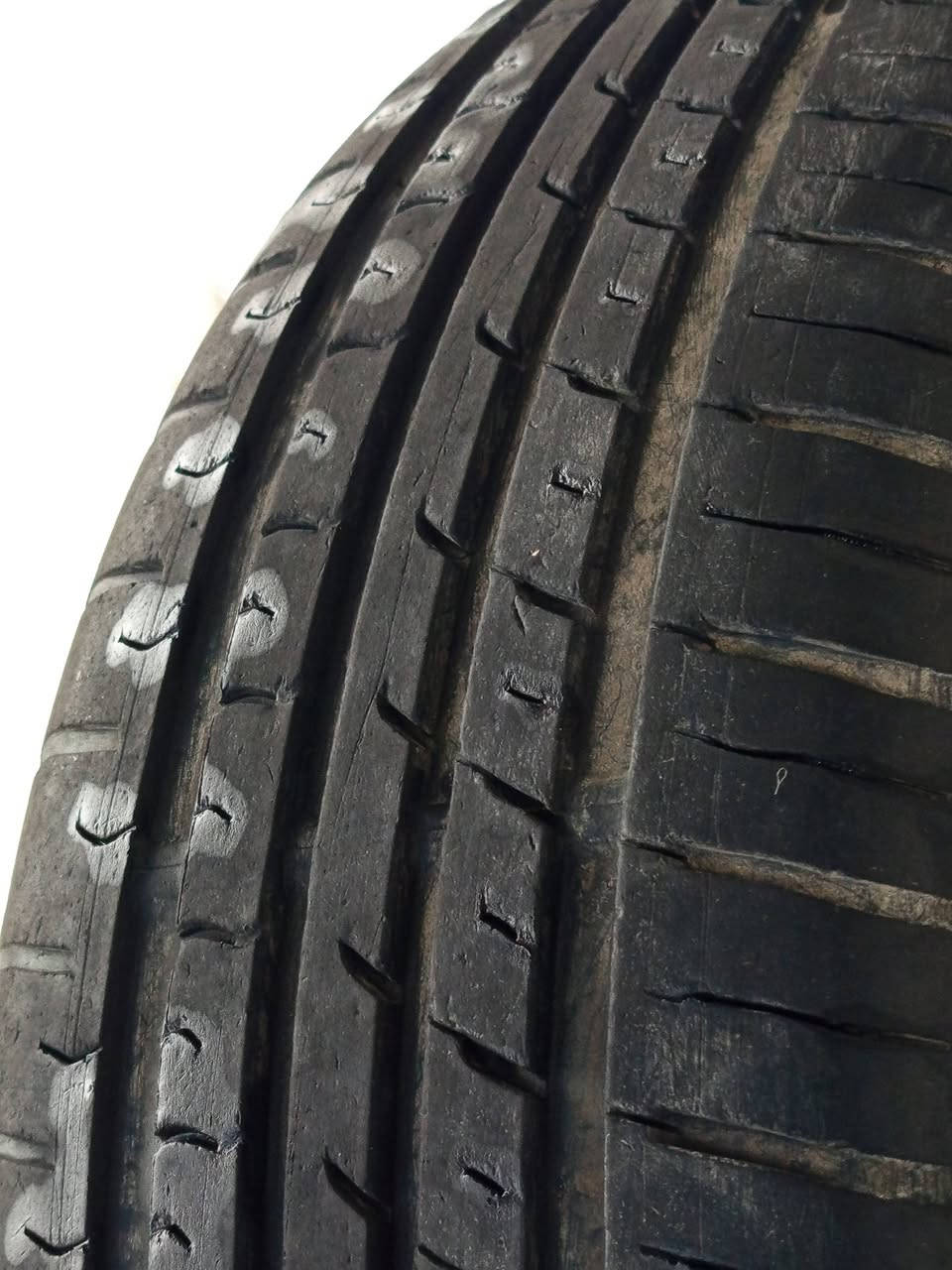 بەناوی خوای گەورە ئەم تایەو ویلانە بەردەستە شکاوی تەقیوی نیە هەر چوار کەپی پێوەیە تایەکان %80پێوە ماوە زۆر پاکە ئی سەر سەیارەی خۆم بو بەشەرت گێڕی و خواری نەبێ بۆسعر   تەلەفون بکەن   ***********     "   ***********
