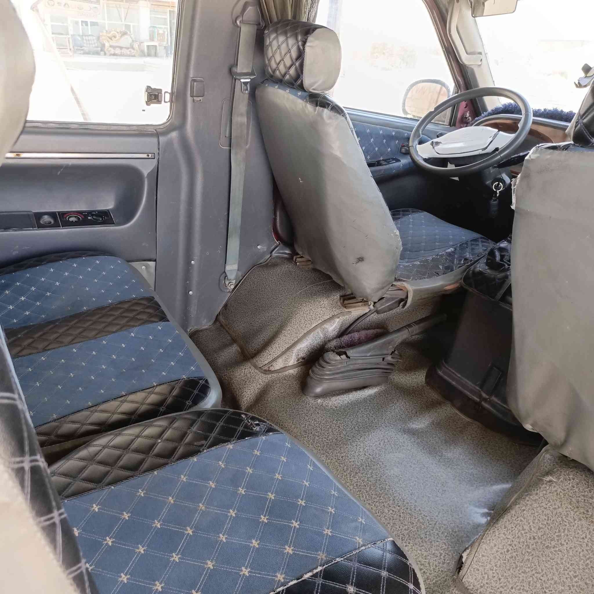 السلام عليكم ستانه مكينه وكير وحداديه وتخم تاير وحصيره جسور كله جديد مديل 97 
***********
سعر 50 وبيه مجال
