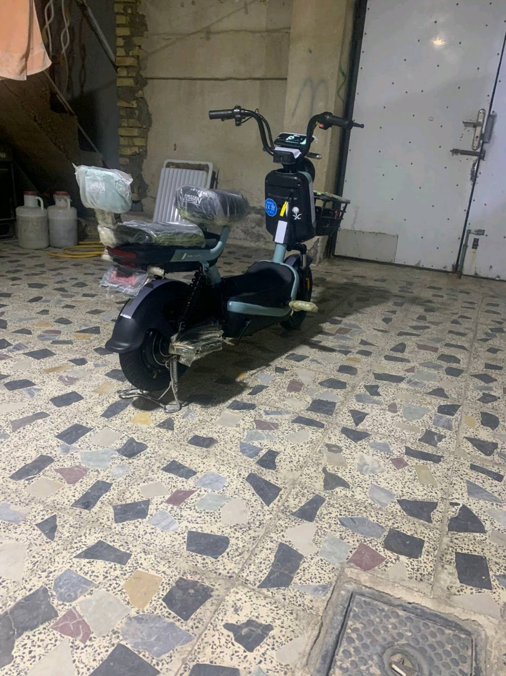 سلام عليكم 
دراجه شحن ريان حجم 14 دراجه جديده وبطاريات جديده دراجه ماصارلي شهر من ماخذه جديده بمعنى كلمه شوف العين السعر 300 بيها مجال العنوان البصره الامن الداخلي رقم ***********واتساب