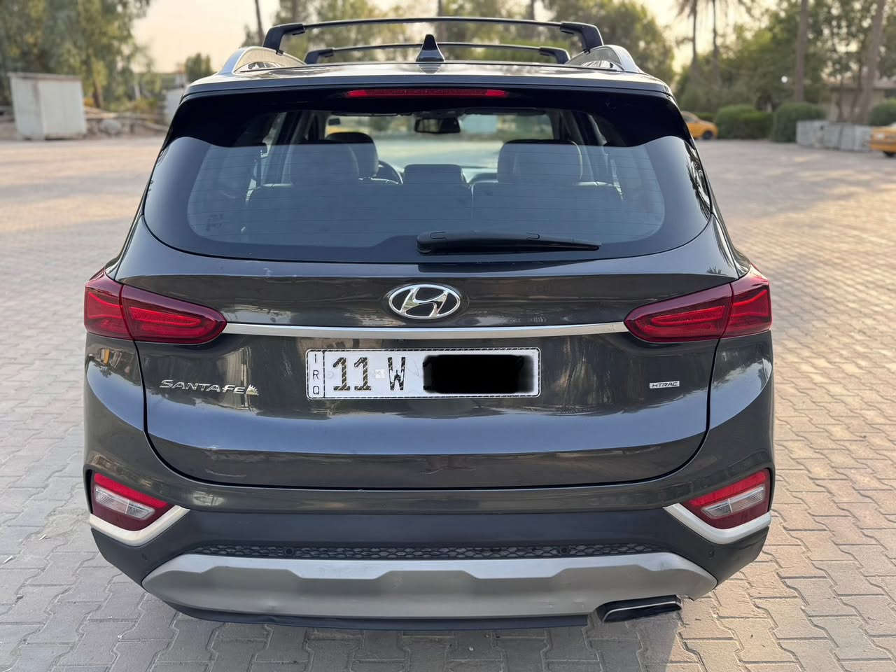 🚗 للبيع — هيونداي سنتافي 2020 — وارد أمريكي — أعلى فئة (فل كامل)
▪️ موديل: 2020�▪️ وارد: أمريكي�▪️ المحرك: 2000 تيربو�▪️ الممشى: 50 ألف ميل�▪️ الدفع: HTRAC (دبل)�▪️ الفئة: فول مواصفات / أعلى فئة�▪️ سقف بانوراما�▪️ داخلية جلد فاخرة�▪️ شاشة متعددة الاستخدامات�▪️ تشغيل وفتح بصمة�▪️ تحكم من المقود�▪️ جنوط وكالة�▪️ السيارة نظيفة جداً واستعمال مرتب
سيارة عائلية مريحة، أداء قوي مع محرك التيربو، جاهزة للفحص وما تحتاج مصروف.�📍الموقع: (بغداد / الكاظميه )�💰السعر: (185 ورقه ) —قفل


**إذا كنت صاحب هذا الإعلان وتريد حذفه لأي سبب، رجاءا أرسل رسالة إلى الدعم الفني**