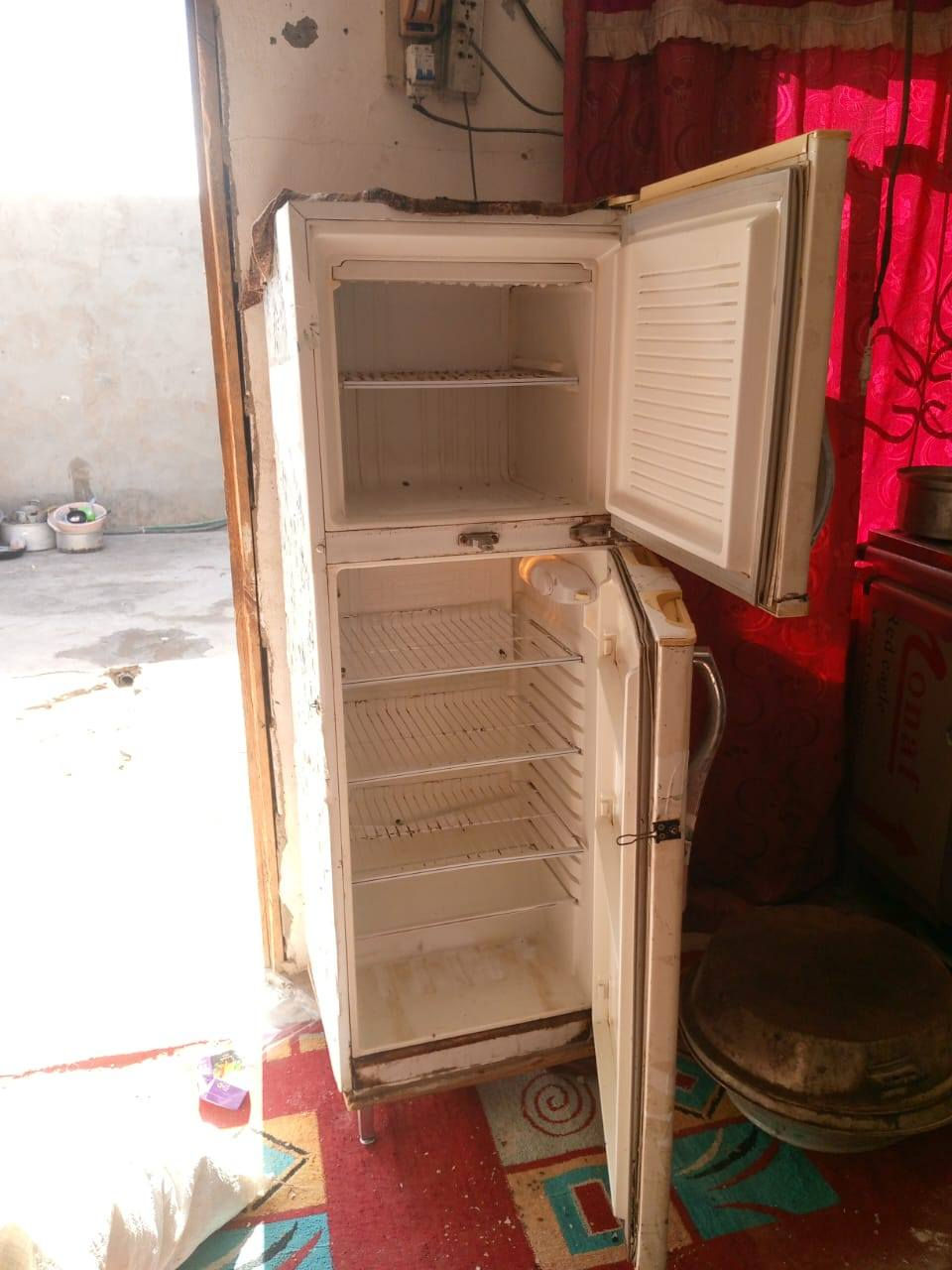 ثلاجه للبيع شغاله سعر 80 ***********
