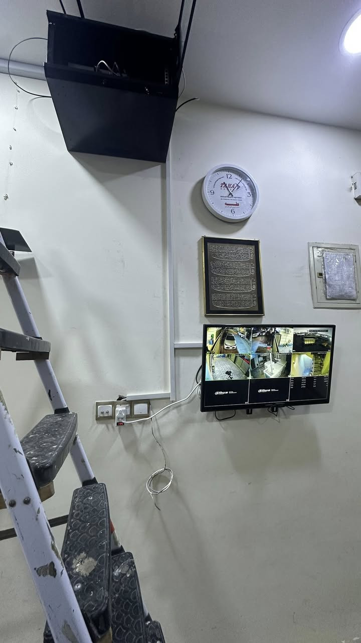 تنصيب كامرات ip نوع دهوا بدقه 2mp 
تسليك عن طريق التري كيبل وتوزيع الصوره 
الى 3 شاشات في المنزل 
موقع العمل : حي الجهاد 
للاستفسار مراسله الصفحة او 
الاتصال ع الرقم التالي 
📱:***********
