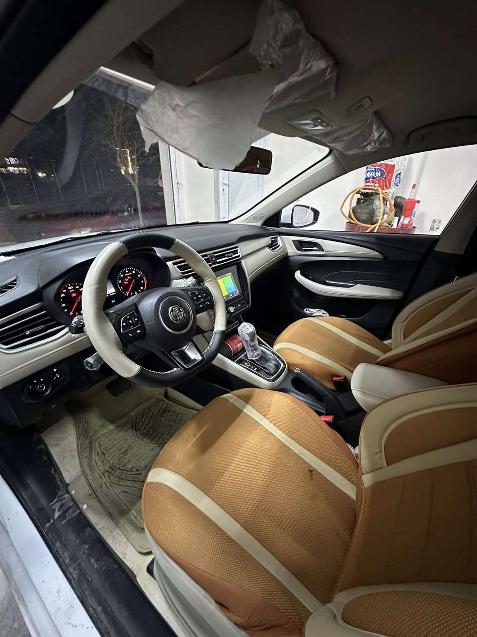 MG 5 2023 Comfort 
سەیارەکە زۆر زۆر جوانەو یەک دەستە 
٢ پەڵە ساردی هەیە 
٢٧٠٠٠کم ڕۆشتوە
کامل سێرڤسی بۆکراوە لە ڕۆنه bbr
بەسمەیە ، شاشە، کامێرا
***********
