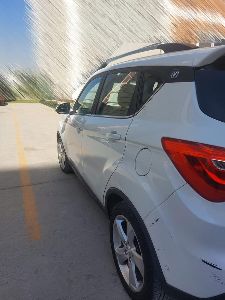 السلام عليكم
للبيع سيارة Changan CS35
محرك 4 سلندر 1.6

المواصفات:
فتحة سقف
بصمة تشغيل
شاشة
كاميرا خلفية + جانبية
حساسات أمامية وخلفية
مقاعد جلد
سنتر لوك
مرايا كهرباء

السيارة نظيفة وجاهزة للاستخدام وما تحتاج شي 
رقم دولي الجديد
السعر ١٣ مليون وبيها مجال مكان السياره بغداد
 واتساب ***********
