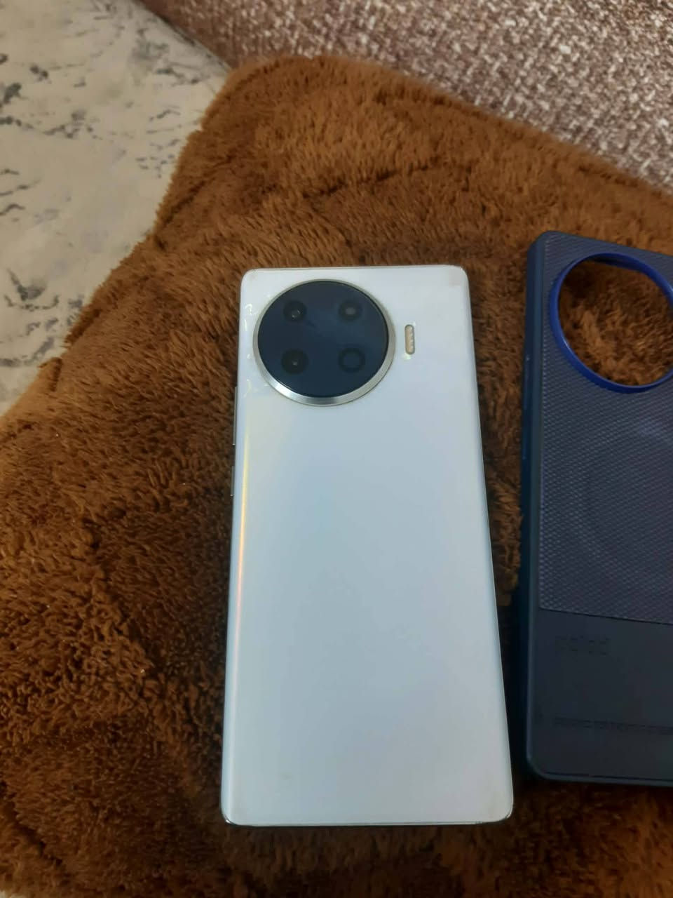 سلام عليكم تليفون لبيع اذكر 256بطاريه 100ماكان نجف رقم ***********شاشه مصفحه سعر 250�
