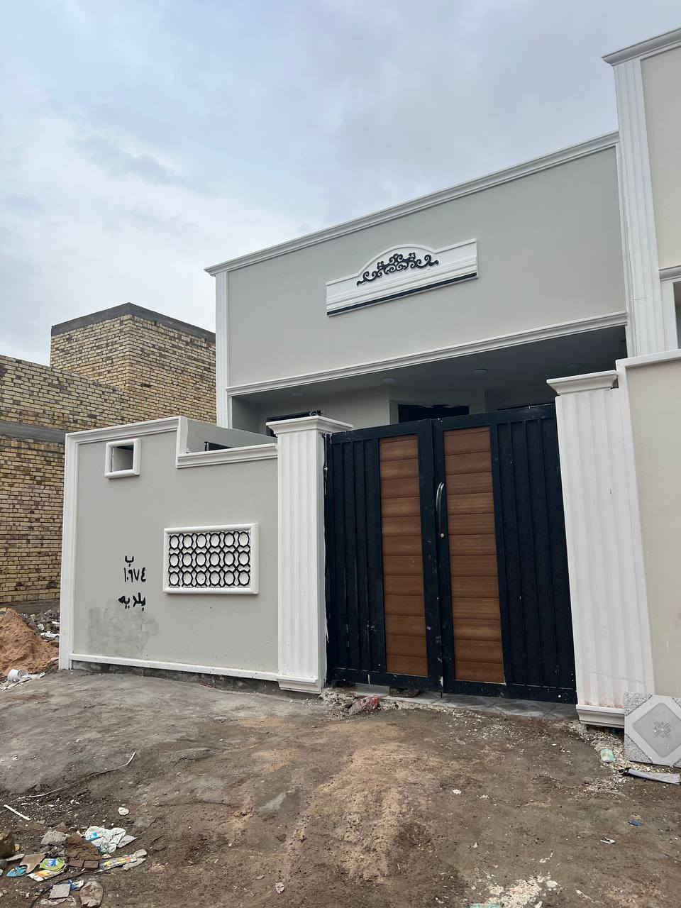 مشتمل البيع كوت حي الحكيم شارع علاء غريب مساحه 110متر اساس رفته بناه طابوك سقف صب جاهز السكن بيت جديد غير مسكون سعر ٤٥ بي مجال
ستفسار ***********
