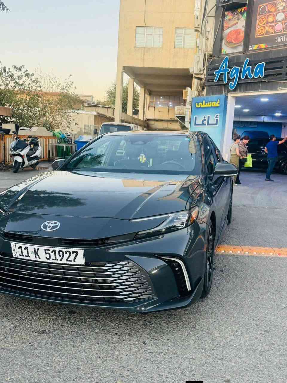 🚘 للبيع – تويوتا كامري 2025 SE Hybrid 🚘
✨ هايبرد | أمريكي | اقتصادي وقوي ✨
🔹 الموديل: تويوتا كامري 2025
🔹 الفئة: SE Hybrid
🔹 النوع: هايبرد (Hybrid)
🔹 بلد التجميع: الولايات المتحدة الأمريكية 🇺🇸
🔹 عدد المقاعد: 5 أشخاص
🔹 ناقل الحركة: أوتوماتيك متغير السرعة (eCVT)
🔹 نظام الدفع:
▪️ دفع أمامي FWD (قياسي)
⚙️ المحرك والأداء:
✔ محرك 2.5 لتر 4 سلندر
✔ نظام Toyota Hybrid System
✔ القوة:
▪️ 225 حصان (FWD)
✔ أداء هادئ وتسارع ممتاز بالاستخدام اليومي
⛽ صرفية الوقود (اقتصادية جدًا):
✔ FWD:
▪️ 48 ميل/غالون مدينة
▪️ 47 ميل/غالون طريق سريع
≈ 20.4 كم/لتر
🧰 التجهيزات والراحة:
✔ شاشة وسطية 8 إنش
✔ Apple CarPlay & Android Auto
✔ شاشة عدادات رقمية 7 إنش
✔ شاحن لاسلكي
✔ منافذ USB متعددة
✔ مقاعد جلد
✔ تكييف أوتوماتيك ثنائي المناطق
✔ مقود متعدد الوظائف
✔ تشغيل بصمة (Push Start)
🛡️ الأمان – Toyota Safety Sense:
✔ كبح تلقائي للطوارئ
✔ تحذير تصادم أمامي
✔ مثبت سرعة ذكي
✔ الحفاظ على المسار
✔ مراقبة النقطة العمياء (حسب الفئة)
✔ كاميرا خلفية
✔ ABS / EBD / Brake Assist
📌 ملاحظة مهمة وبكل وضوح:
🔸 السيارة بيها قطعتين صبغ (بنيد وجاملغ)
🔸 الشاصي سليم 100%
🔸 صور الحادث مرفقة بالمنشور للشفافية
💰 السعر: 225$
📄 الورقة: بيها مجال بسيط
📞 للاستفسار:
7724046107
❌ غير متواجد على الفيسبوك
#سوق_بغداد

