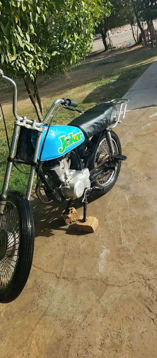 سلام عليكم شباب تايكر لبيع كلشي مابيه نقصه بس سبرنك مال هندر الداخلي وهايه دراجه كلشي معايزه وشوفت عينك تجي وتشوف وسعره 225وبيه مجال بصيط ومتواجد فيس مكاني بغداد الغزاليه*********** رقم صاحب دراجه 👍🏻
