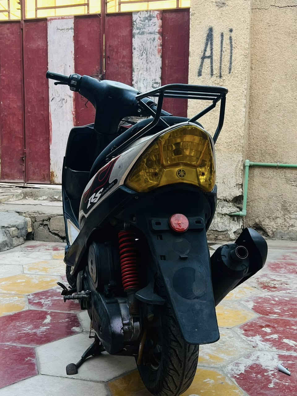 دراجه ماكس عدله تجفيت جديد اقل الشهر الدراجه حلوه اشاير سكنات لايت بكلايت كله شغال سعرهه 500 او بيهه مجال بصيط 
***********
