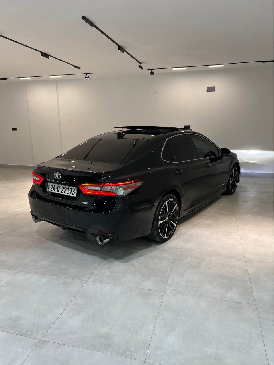 كامري Xse فول فول 
ماكينه 2.5 لتر v4 
موديل 2018 
ره نگ ره ش
داتاشو
بينج كاميره 
سه ماعه jbl 
بانوراما 
كوشن كاره باهي 
كوشن هيتر 
كه له ك مواسفاتين دي تيدانه 
سوبخ دوو قتعه و قتعه ك به غه 
به س بي داخلي و به رشوت 
زمارا ته له فوني *********** دهوك, العراق
