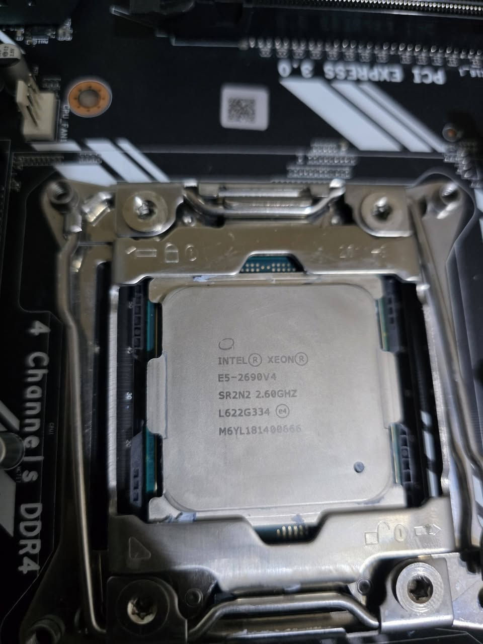 بورد + معالج   البورد كلش ضخم بي 8 سلوت رام ومعالج 2690v4   على اول تم 70 الف


**إذا كنت صاحب هذا الإعلان وتريد حذفه لأي سبب، رجاءا أرسل رسالة إلى الدعم الفني**