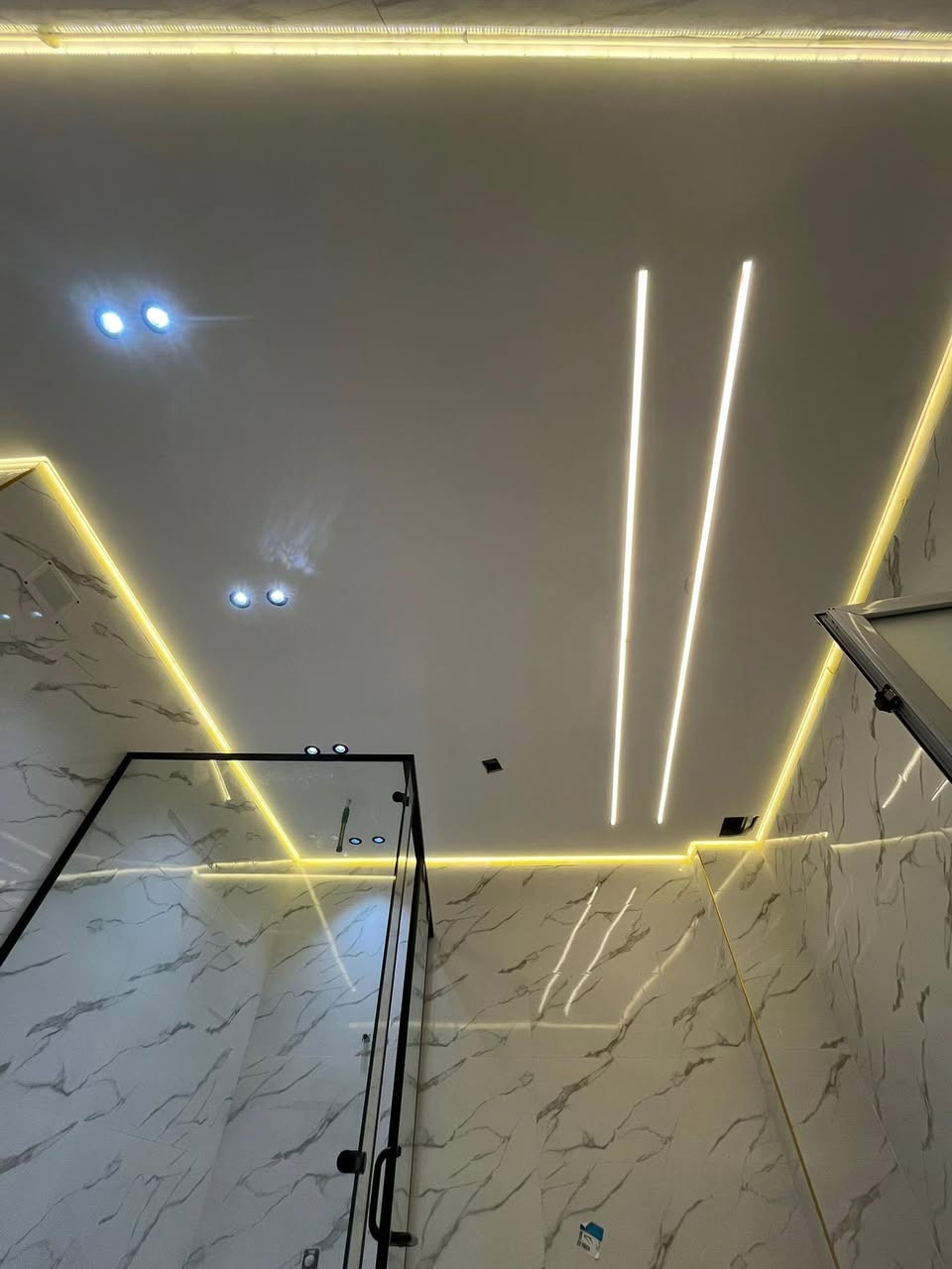 🏡 الديكور ليس مجرد تفاصيل… بل هو فنّ يحكي ذوقك.
الديكورات المنزلية تضيف لمسة جمال وأناقة لكل زاوية في بيتك، لتجعل منه مساحة تنبض بالراحة والفخامة.
✨ اختياراتك هي انعكاس لشخصيتك، فاختر ما يمنحك السكينة والتميّز.
💫 مع خبرتنا في عالم الديكور والأصباغ، نحول أفكارك إلى واقع ينبض بالجمال والإبداع.
📞 للاتصال والاستفسار:
مراسلة الصفحة أو الاتصال على الرقم: ***********/
#ديكورات_داخلية #تصميم_منازل #دهانات #هندسة_معمارية #فخامة #ديكور_راقي #بيت_الأحلام
