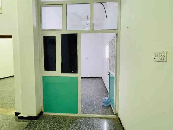 يوجد لدينا
شقه للايجار حديثه البناء درجة أولى ارضيه

غرفه كلدور مطبخ صحيات

سعر اجار ٢٥٠ الف

حله حي البكرلي الأسواق الأولى شارع المحوله

للاستفسار الاتصال على الرقم ***********
