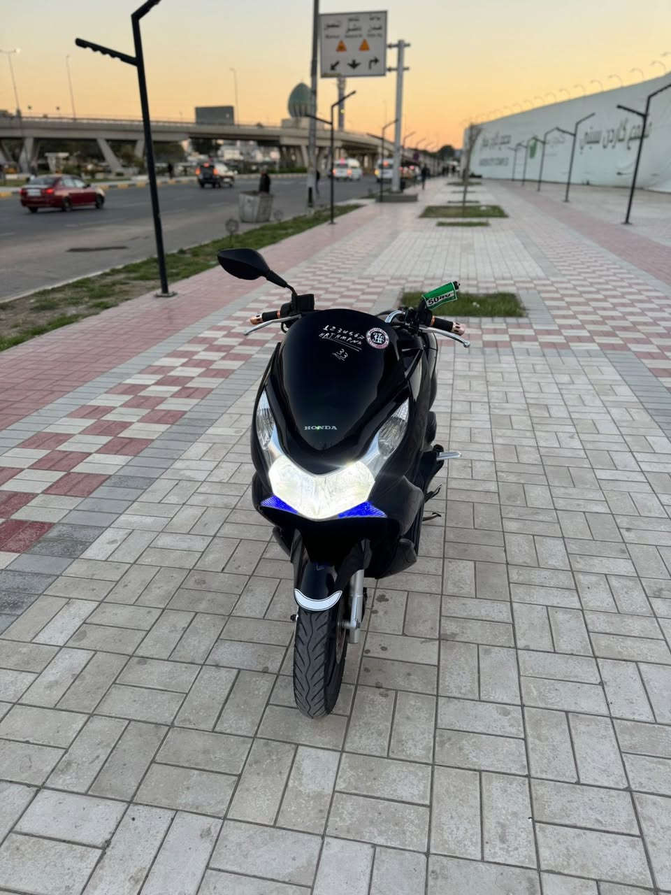 للبيع دراجه pcx ياباني الاصلي  مكينه 150نوزل خطين ستان كهربائي حساس ازدحام دراجه جديده  حساس شلعه معدل خير من الله دراجه تتعب تكول جديده مال جناي  مكان بغداد الكرخ السعر مليون و 250  وبيهه مجال والاستفسار  ***********
