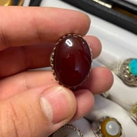 خاتم عقيق يماني كبدي صياغة يدويه ثقيلة وزن الخاتم (18غ) قياس الخاتم (2...