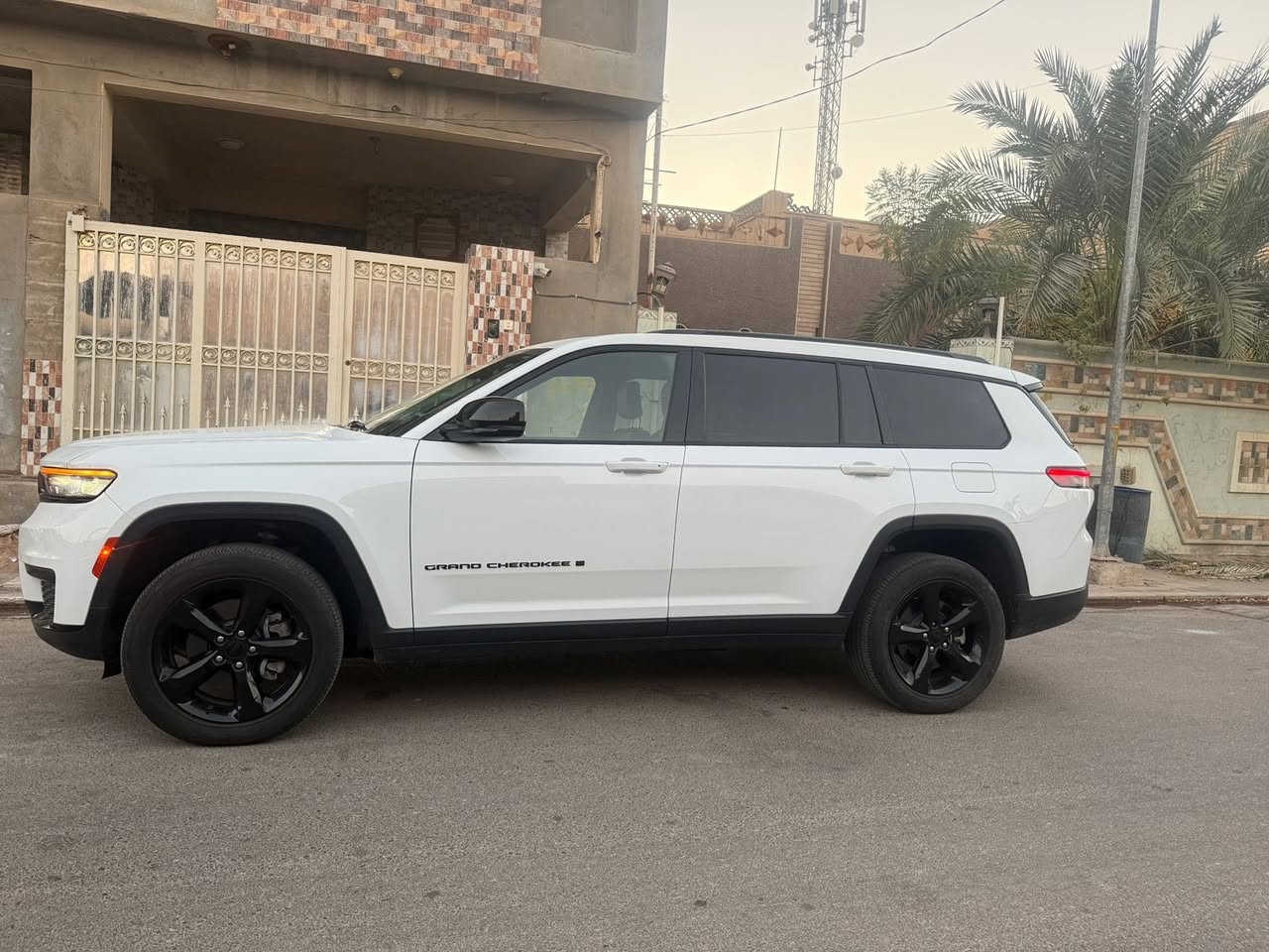 للبيع جيب بلاك توب 2023
فئه التديو  المواصفات 
فتحه سقف
سبعه راكب VIP
كشن كهرباء جلد و كنتاره 
رادار خلفي 
نقاط عمياء 
مثبت سرعه 
مانع انزلاق 
شفتات ستيرن 
تحكم ستيرن 
وبعد بيها هواي مواصفات 
حادثها  خلفي موضح بالصور جدآ خفيف بدون ايرباك بدون دواخل
ماشيه 17الف 
بدون رقم  تترقم بغداد
لتواصل ***********
