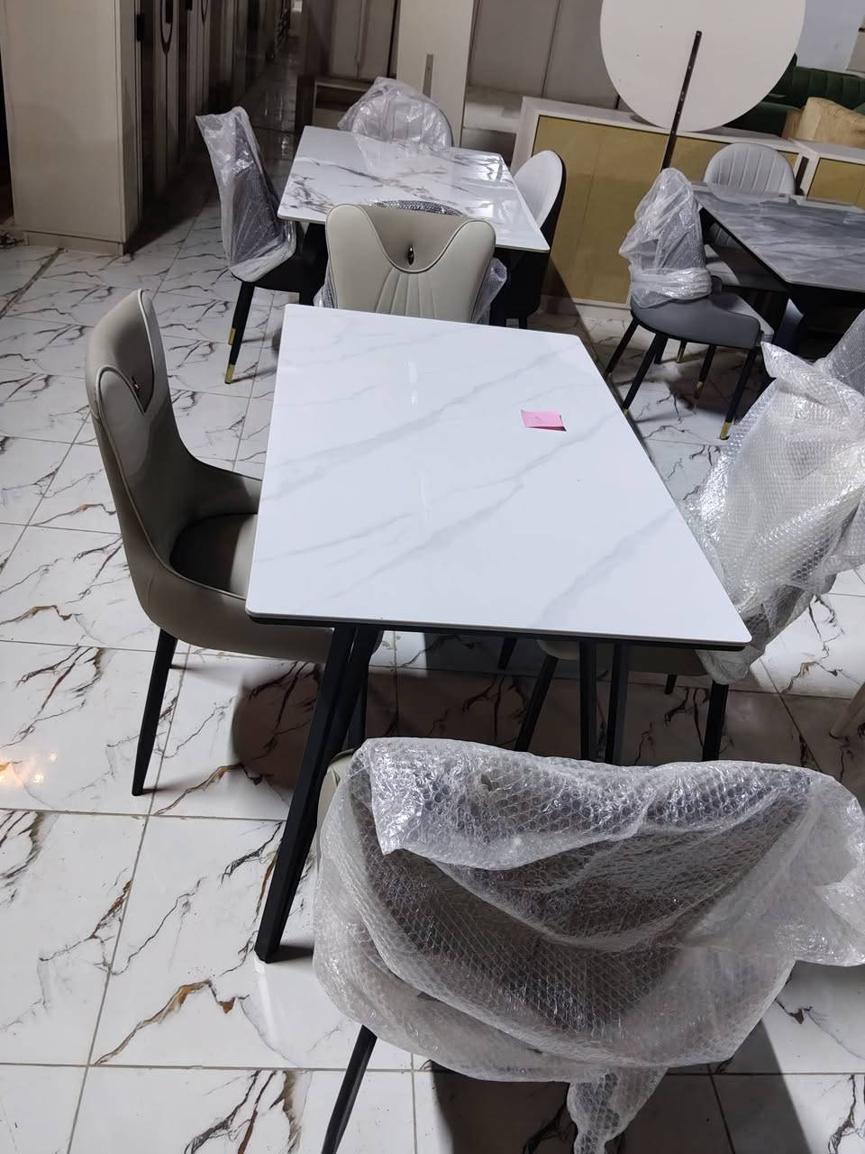 يتوفر ميز طعام بموديلات واحجام مختلفه 6كرسي و4كرسي بمتانه عاليه متوفر الآن في معرض الشركه الكائن طريق رفاعي نصر مجاور جامعة اوما الاهليه للاستفسار اكثر يرجى الاتصال على الارقام التاليه 
***********
*********** واتس فايبر تلگرام 
البيع بطريقة النقد والاقساط 
الشد والنقل داخل محافظة ذي قار مجانا 
صيانه مجانيه لمدة سنه كامله
