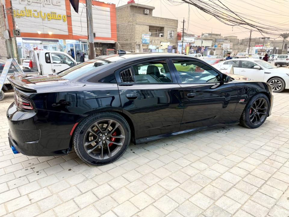 السلام عليكم ورحمة الله 
جارجر سكات باك موديل 2020 
 SRT  6.4L  V8 مكينه 
اللون اسود 
الممشى 44 مايل
السعر 188$ وبيها مجال بسيط
السياره بـ اسمي شخصياً رقم جديد وهزه جديده
فول مواصفات عدا الفتحه
دشبول وبطانه البيبان خياط
مقاعد جلد وكنتاره تدفئه وتبريد
اضافات كاربون فاير من الداخل والخارج
برمجه وتفريغ وبگ فاير وصوت الاكزوز رعب
بيها جهاز رفه ستروكر
منظومه زنون وبلاجكتور كلش قويه
تبديل دهن جديد
گير ومكينه واكسل وتبريد كفاله بشرط
الحادث كما موضح بالصور جاملغ ايسر وبنيد فقط شواصي كفاله
وهنا انطخت عندي باب الايمن وداخل الباب وربع القماره تصليح والباب تبدل نفس اللون يعني صبغ قطعتين وقماره 
العنوان/ بغداد الامين الثانيه
الاتصال واتساب او مباشر 

0773 243 6388
