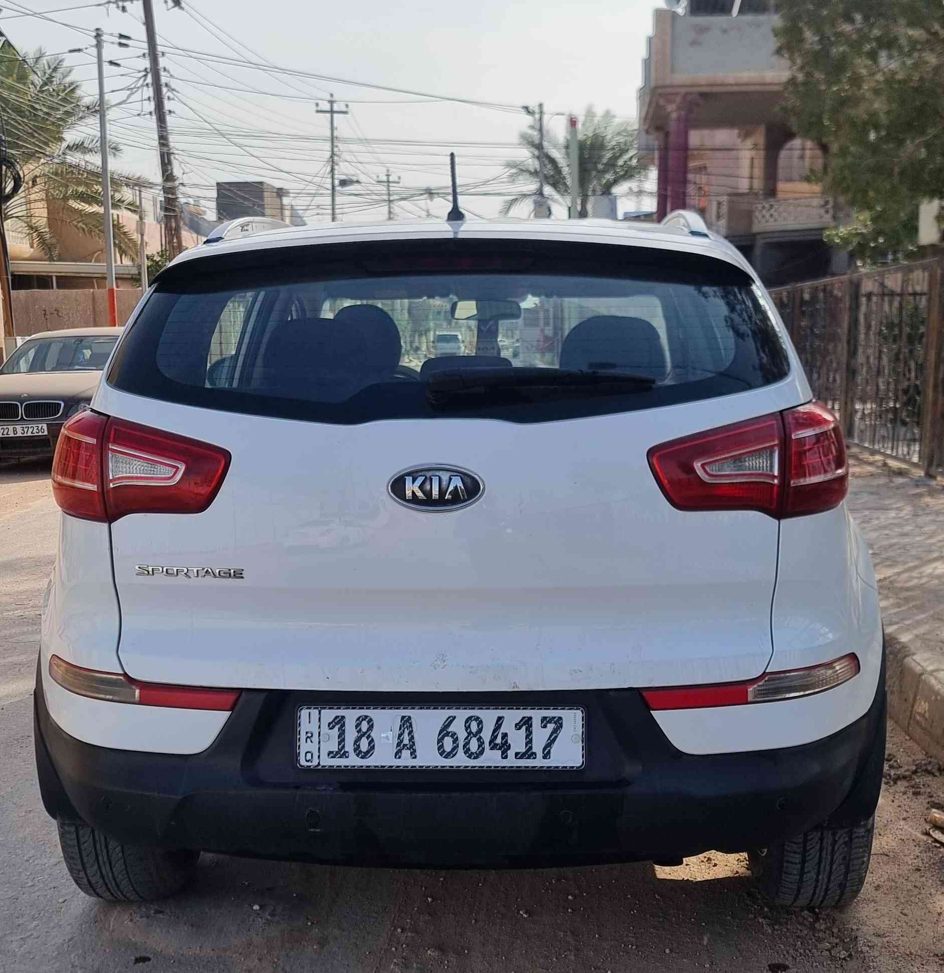 السلام عليكم.. 
كيا سبورتج مكفوله خليجي جديده جدآ موديل 2012  
رقم بابل انكليزي 
ماشية 142 كم 
موصفات تحكم استيرن هندبريك بالقدم
تنبيه حساس خلفي( لاين عدسة لد)  محرك وكير وحدادية على وضع الشركة زيرو  خير من الله  حجم المحرك 2000 دوش
مكاني بالحله قرب شارع 60
***********
